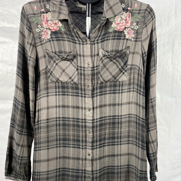 Plaid Button-Up Shirt with Floral Embroidery - Picture 2 of 3